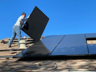 Installation de panneaux solaires photovoltaiques en toiture